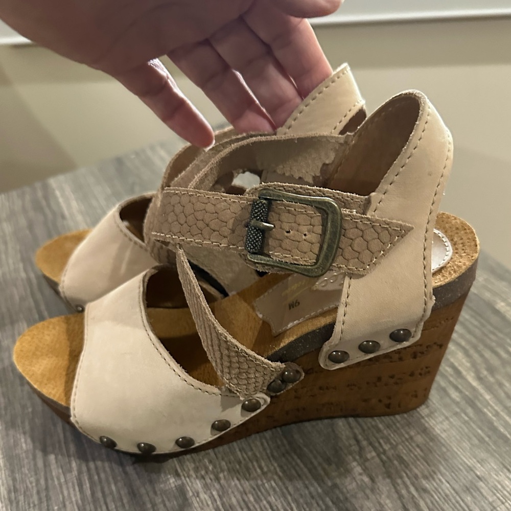 Stylish Sbica Vintage Collection Tan Platform Sandals